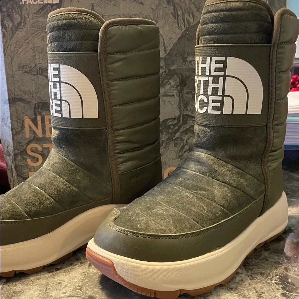 The North Face‎ Green Winter Boots Women’s size 6.5